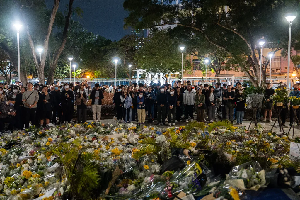 Tiếp tục tìm thấy nhiều thi thể trong vụ cháy chung cư tại Hong Kong (Trung Quốc) - Ảnh 2.