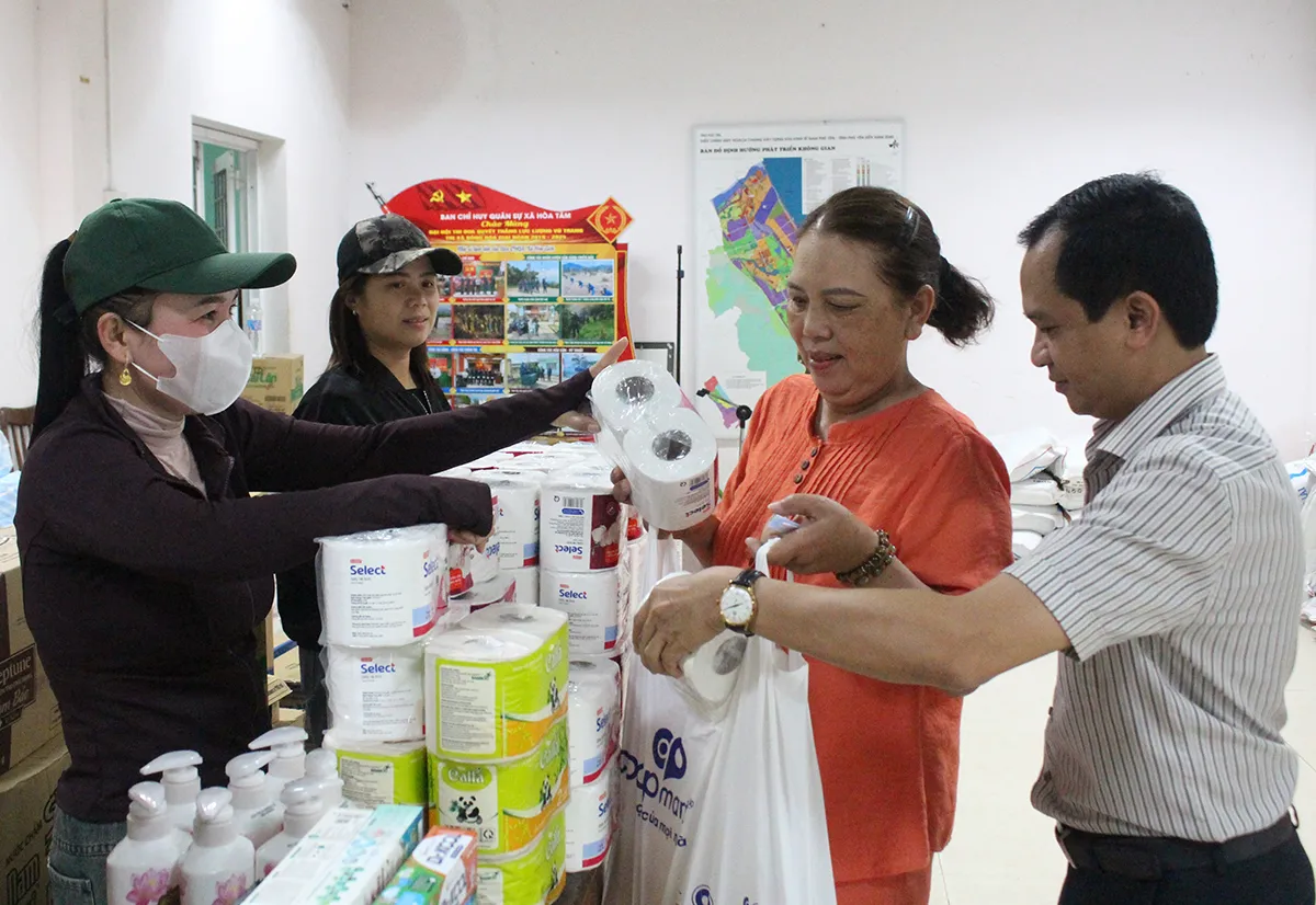 Đắk Lắk mở “Phiên chợ 0 đồng” hỗ trợ người dân vùng lũ  - Ảnh 1.