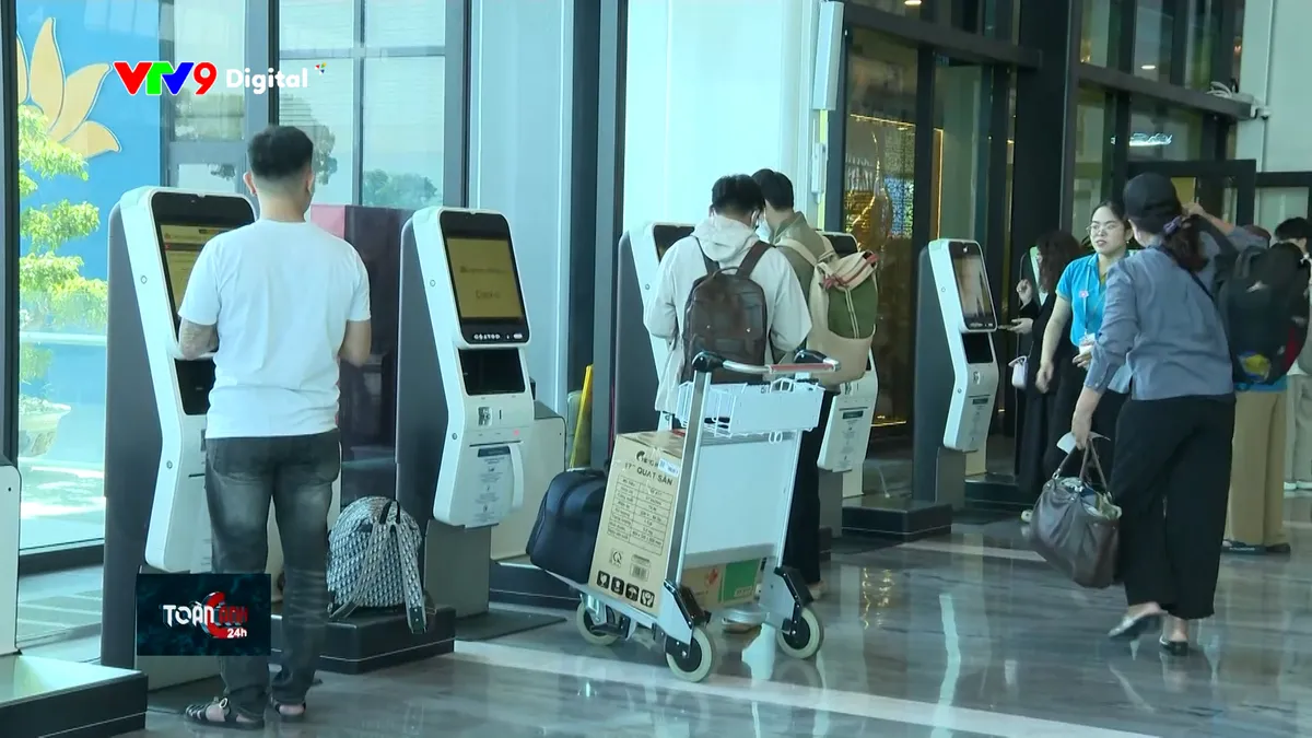 Ngày đầu áp dụng quy định mới về thủ thục đi máy bay