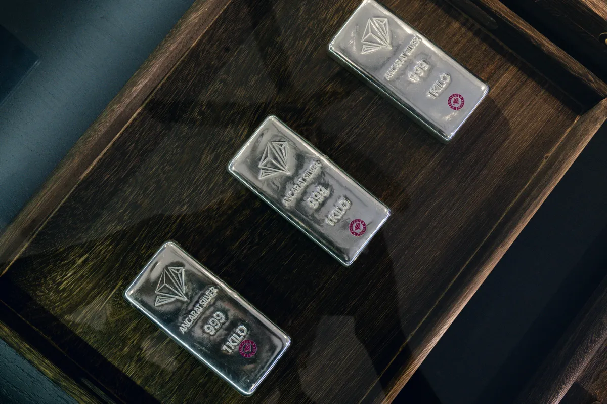 Giá vàng vượt 155 triệu đồng/lượng - Ảnh 2.