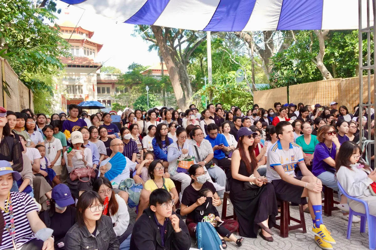 Nghệ thuật truyền thống xuống phố- Ảnh 13. Nghệ thuật truyền thống xuống phố- Ảnh 13.