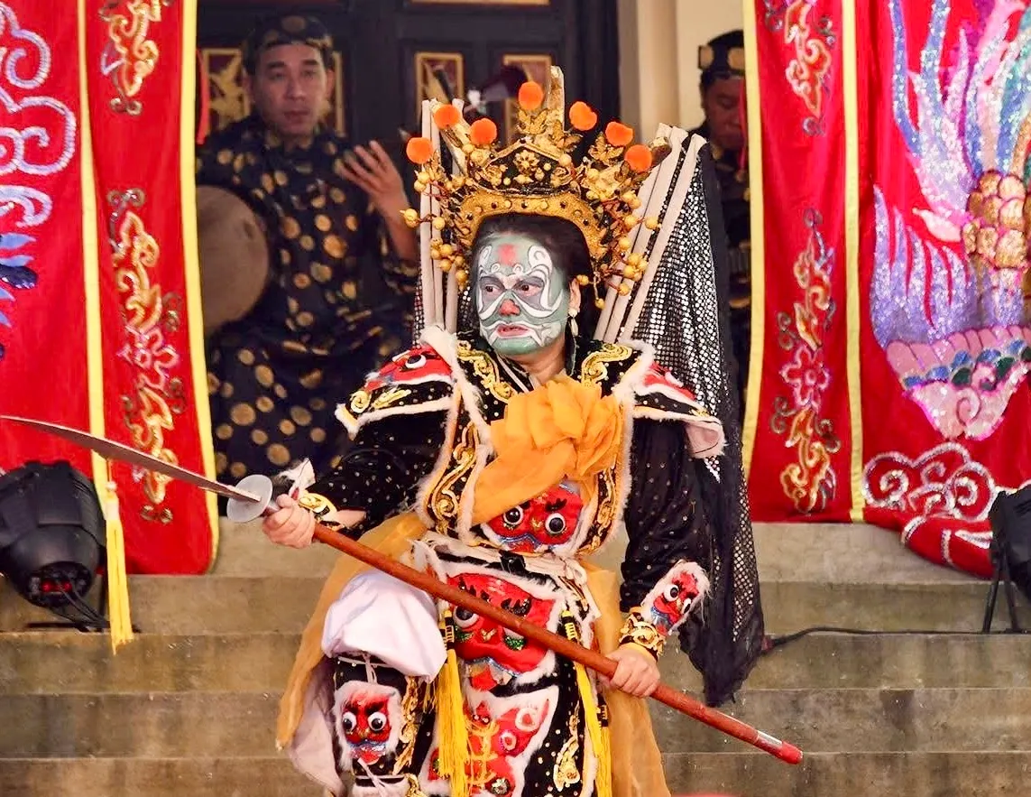 Nghệ thuật truyền thống xuống phố- Ảnh 5. Nghệ thuật truyền thống xuống phố- Ảnh 5.