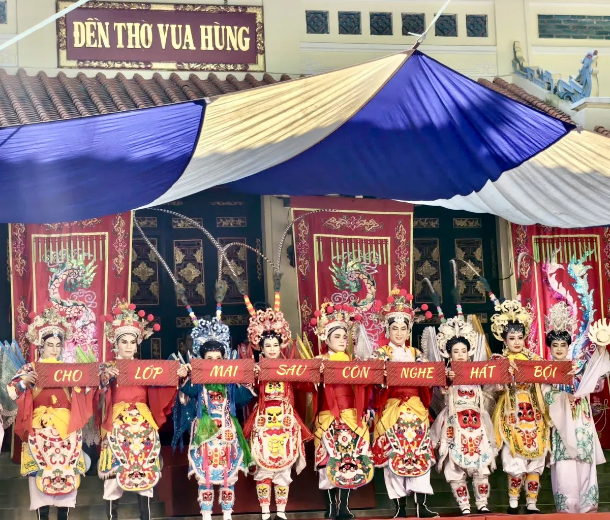 Nghệ thuật truyền thống xuống phố- Ảnh 1. Nghệ thuật truyền thống xuống phố- Ảnh 1.