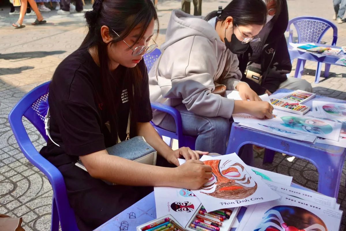 Nghệ thuật truyền thống xuống phố- Ảnh 17. Nghệ thuật truyền thống xuống phố- Ảnh 17.