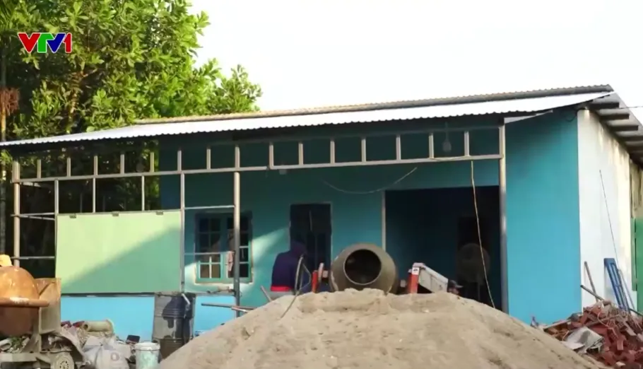 Đà Nẵng tập trung dựng lại nhà cho bà con vùng lũ trước Tết - Ảnh 1.