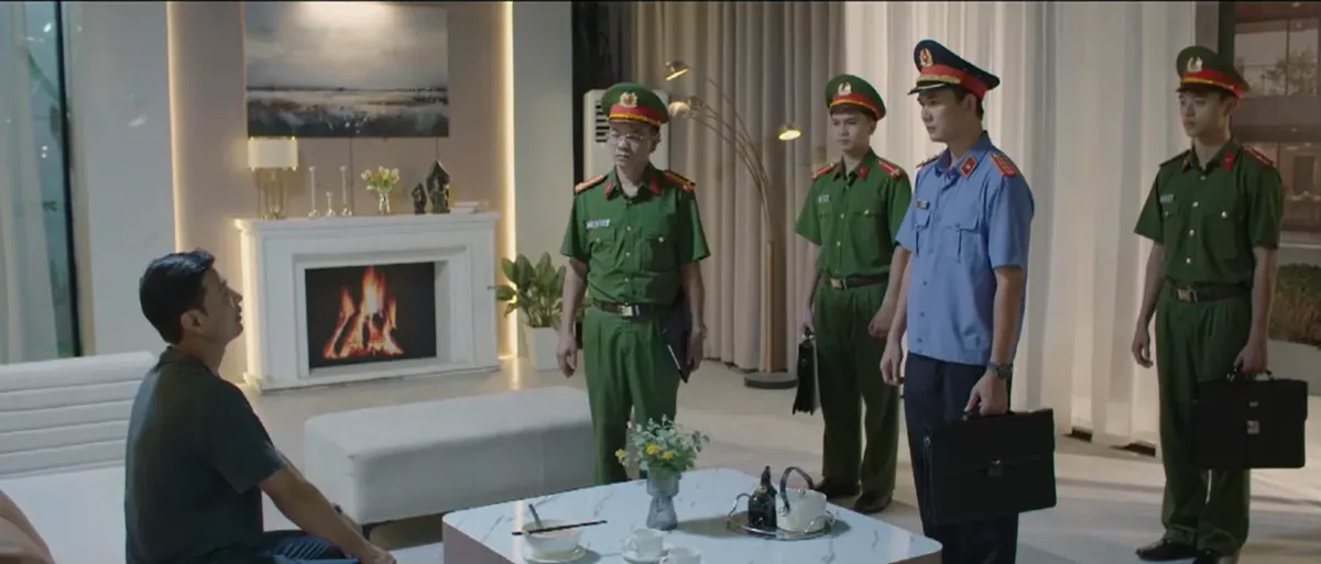 Lằn ranh - Tập 22: Hàng loạt quan chức Việt Đông bị bắt vì đánh bạc- Ảnh 10. Lằn ranh - Tập 22: Hàng loạt quan chức Việt Đông bị bắt vì đánh bạc- Ảnh 10.