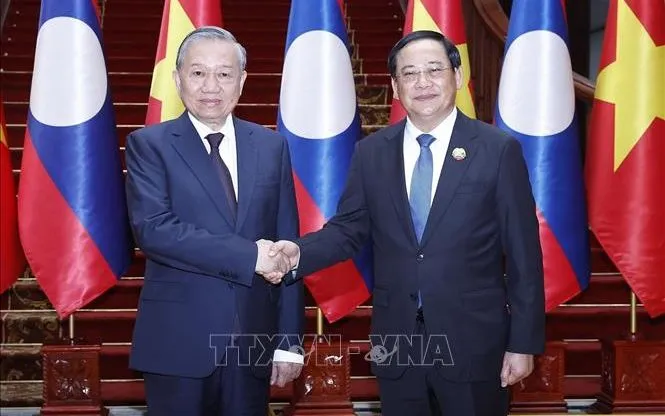 Tổng Bí thư Tô Lâm hội kiến Thủ tướng Lào Sonexay Siphandone. Ảnh: Thống Nhất/TTXVN