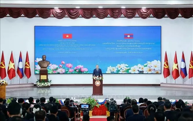 Tổng Bí thư Tô Lâm phát biểu chính sách tại Học viện Chính trị và Hành chính Quốc gia Lào, chiều 1/12/2025. Ảnh: Thống Nhất/TTXVN