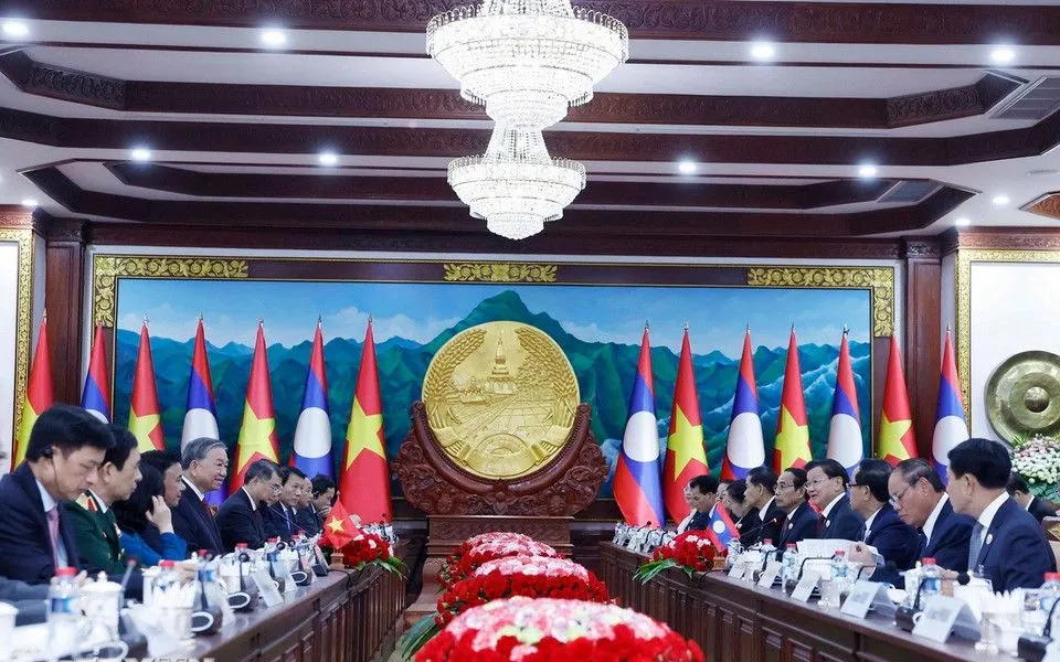 Việt Nam luôn dành ưu tiên cao nhất cho mối quan hệ đoàn kết đặc biệt với Lào - Ảnh 1.