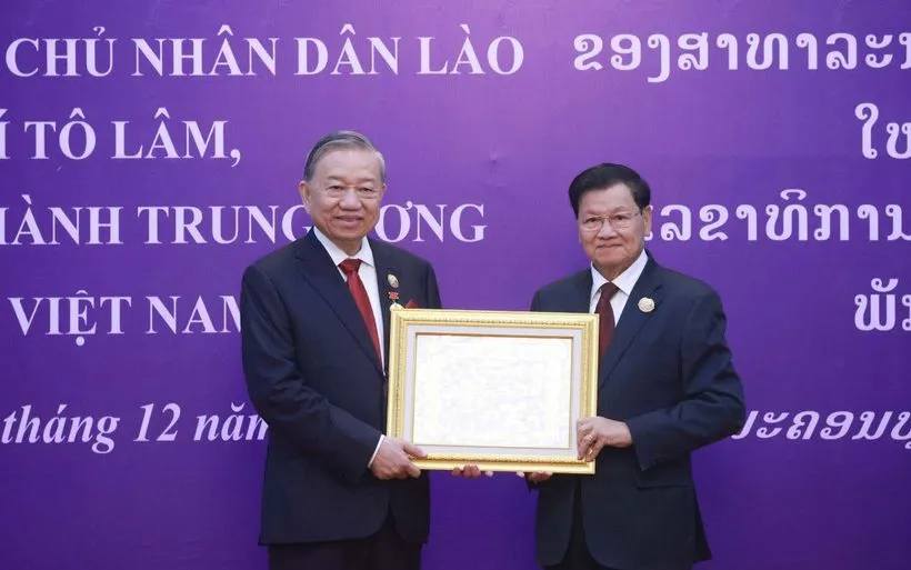 Trao Huân chương Vàng Quốc gia của nước CHDCND Lào tặng Tổng Bí thư Tô Lâm - Ảnh 1.