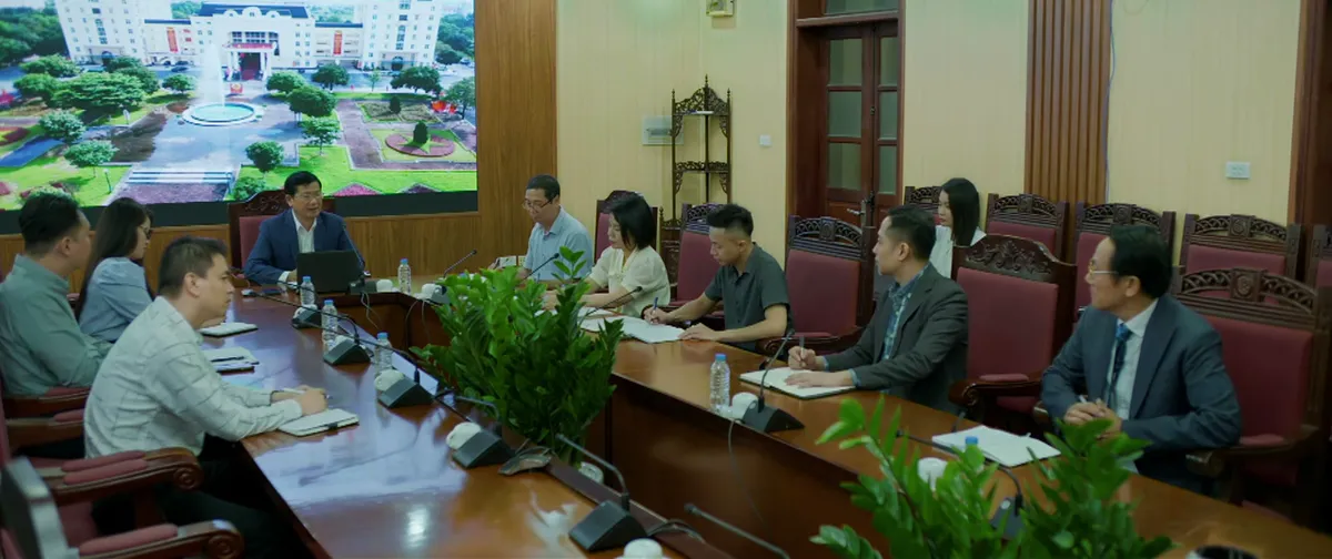 Gia đình trái dấu - Tập 1: Mất chức sau sáp nhập, cựu Trưởng phòng cay đắng bị nhân viên cũ lên mặt- Ảnh 1.