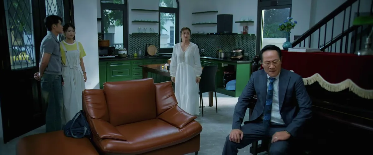 Gia đình trái dấu - Tập 1: Mất chức sau sáp nhập, cựu Trưởng phòng cay đắng bị nhân viên cũ lên mặt- Ảnh 10.