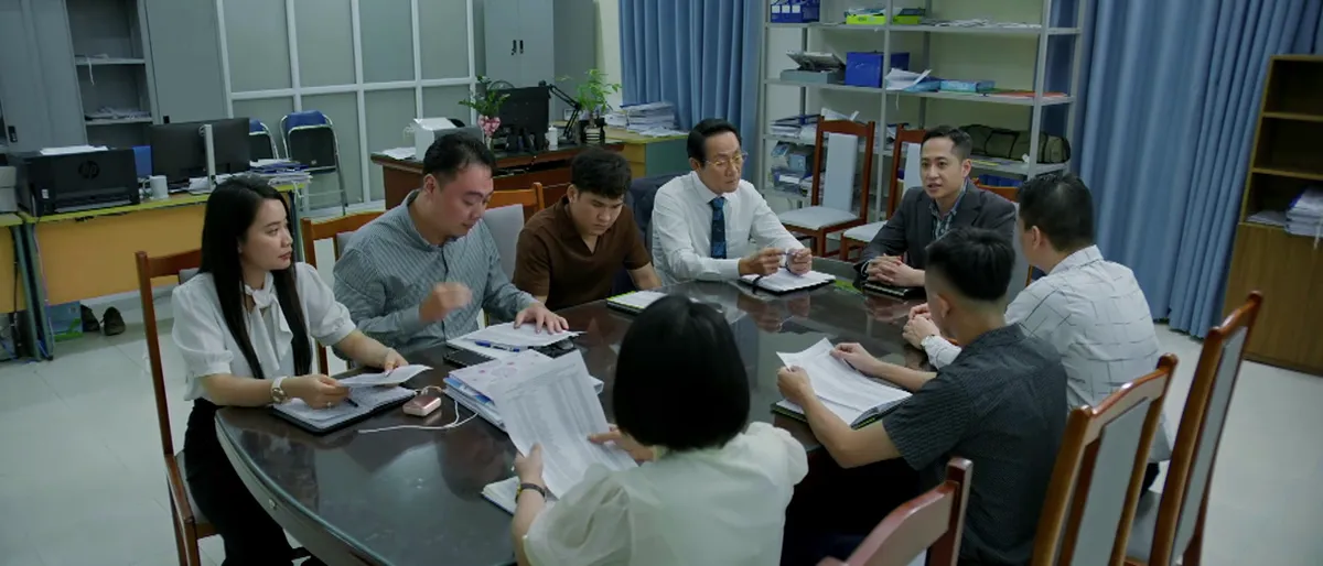 Gia đình trái dấu - Tập 1: Mất chức sau sáp nhập, cựu Trưởng phòng cay đắng bị nhân viên cũ lên mặt- Ảnh 3.