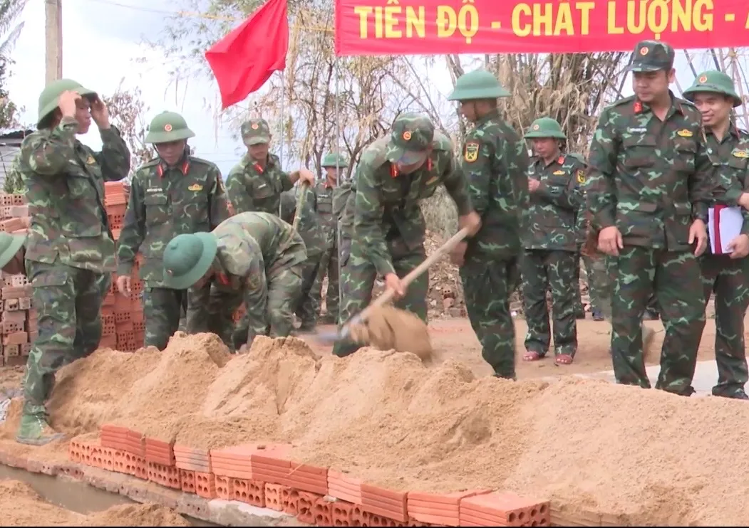 Chiến dịch Quang Trung khởi công xây dựng 684 nhà cho bà con vùng lũ Đắk Lắk - Ảnh 2.