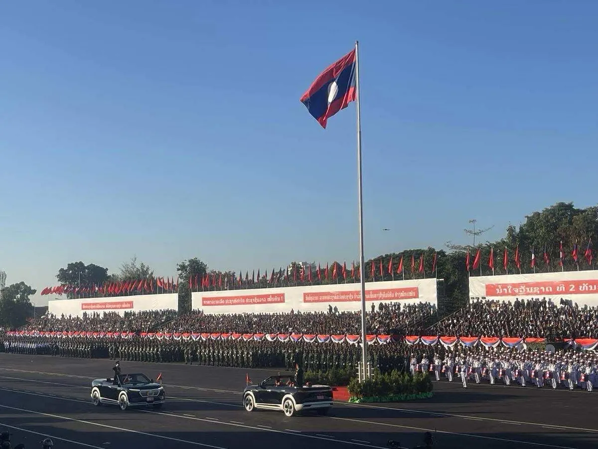 Xe điện Việt Nam nổi bật tại lễ diễu binh, diễu hành kỷ niệm Quốc khánh Lào- Ảnh 2. Xe điện Việt Nam nổi bật tại lễ diễu binh, diễu hành kỷ niệm Quốc khánh Lào- Ảnh 2.