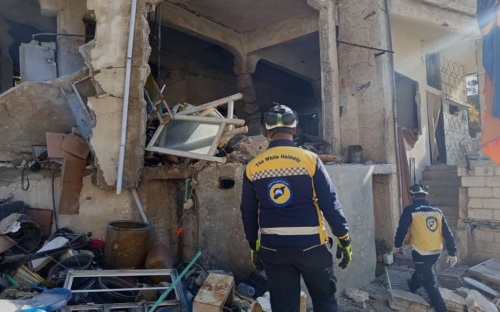 Ngôi nhà bị phá hủy trong cuộc không kích của Israel tại làng Beit Jin, miền Nam Syria, ngày 28/11/2025 (Ảnh: AP)