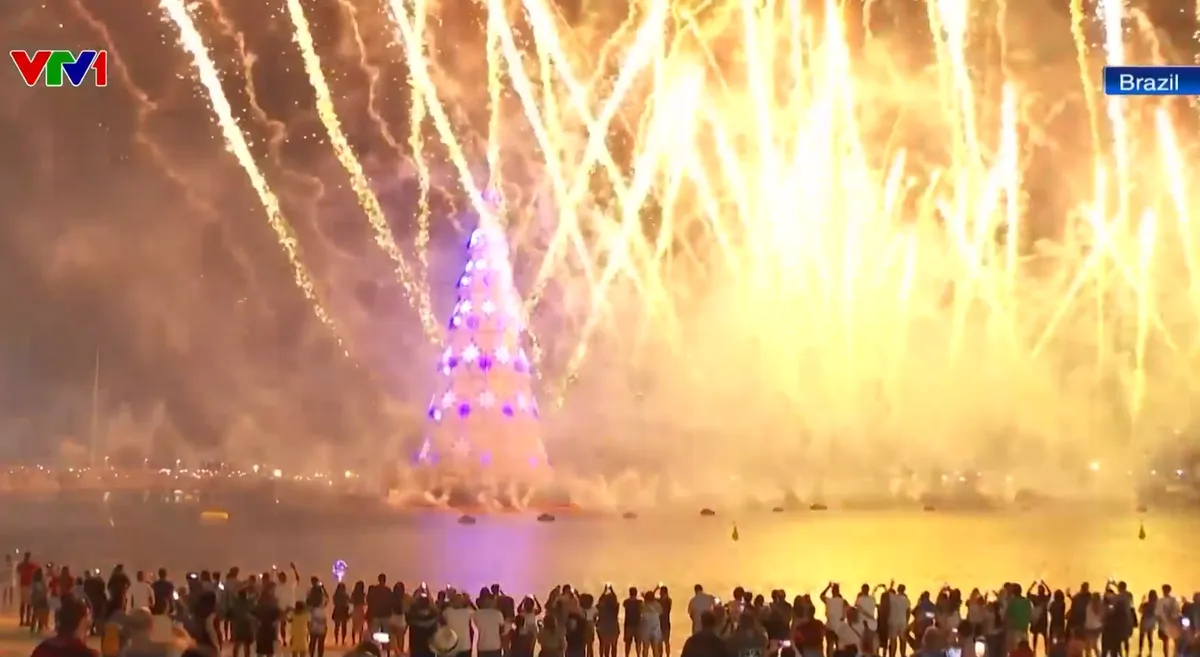 Rộn ràng không khí đón Giáng sinh trên thế giới- Ảnh 1.