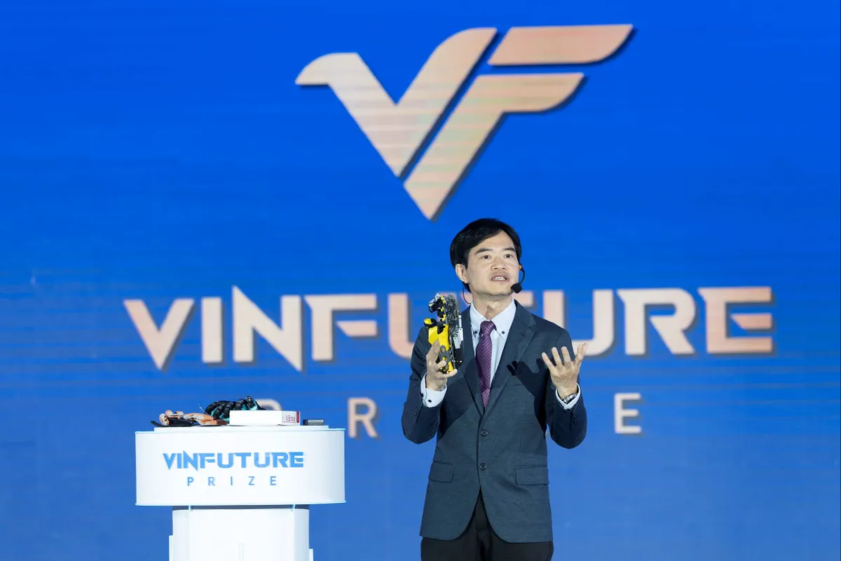 VinFuture 2025: Nhà khoa học Việt nói về hy vọng chế tạo tim nhân tạo gắn ngoài cơ thể - Ảnh 2.