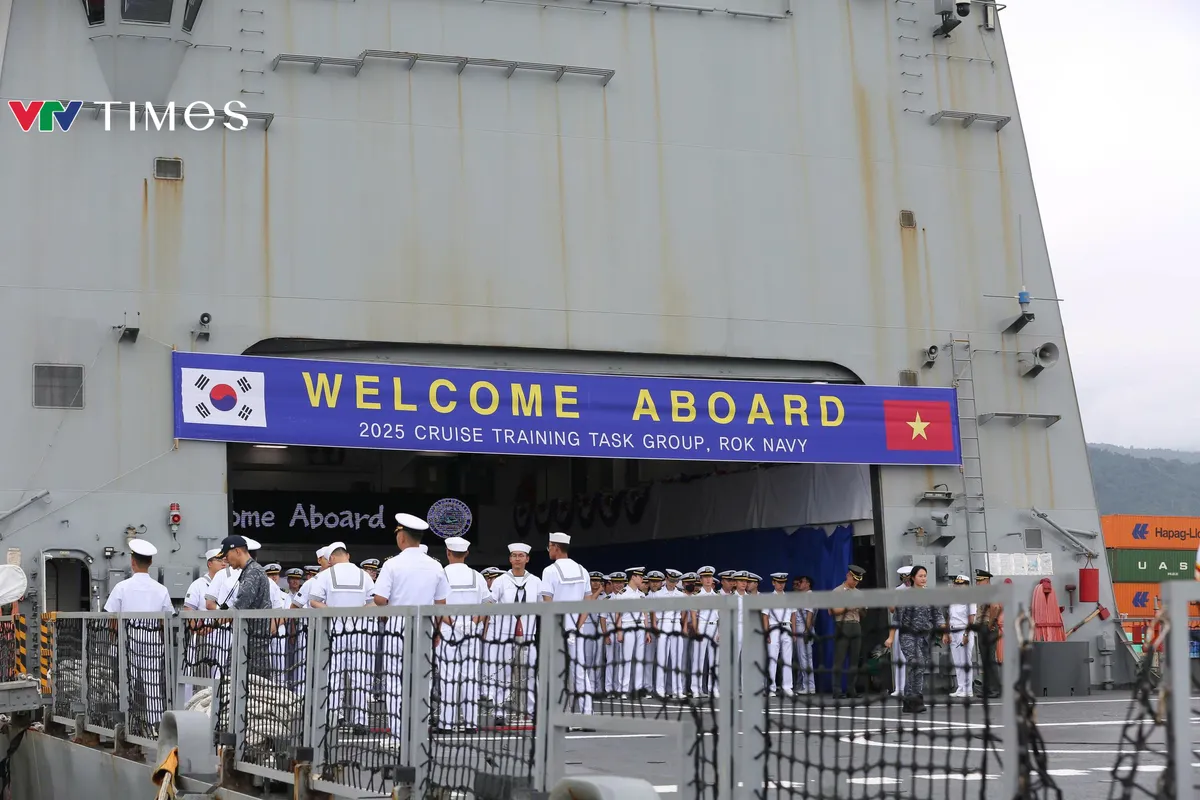 Tàu huấn luyện ROKS Hansando của Hải quân Hàn Quốc thăm hữu nghị Đà Nẵng - Ảnh 1.