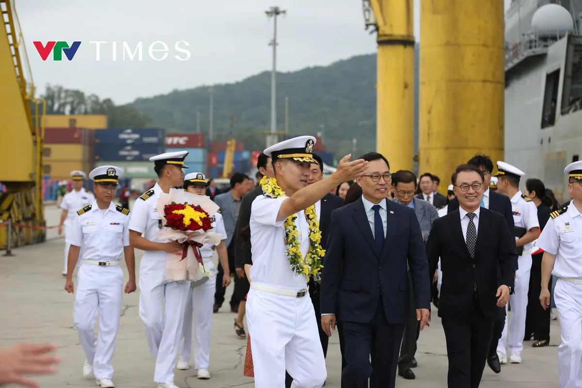 Tàu huấn luyện ROKS Hansando của Hải quân Hàn Quốc thăm hữu nghị Đà Nẵng - Ảnh 3.
