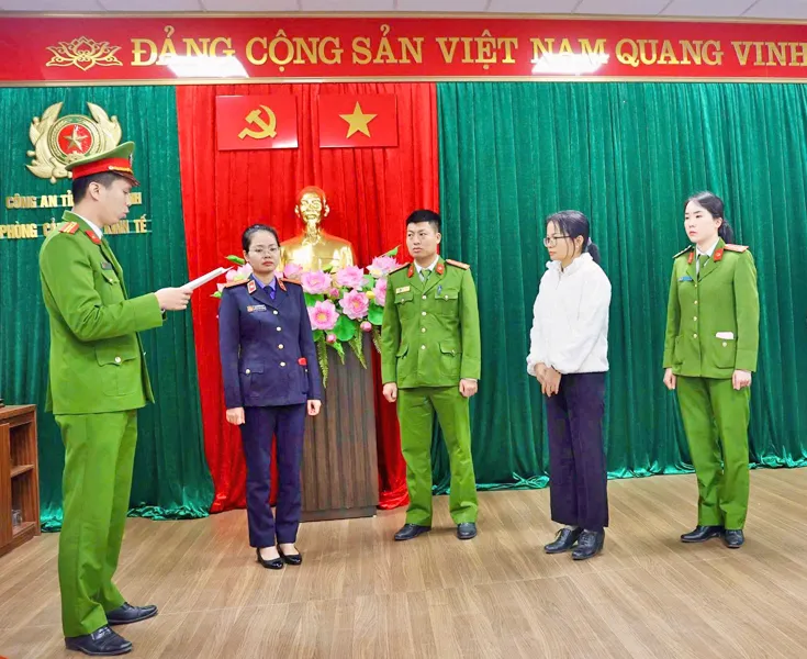 Bắc Ninh: Bắt tạm giam 2 cán bộ thuế nhận hối lộ 4,3 tỉ đồng - Ảnh 1.