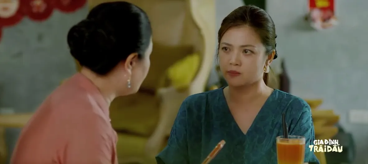 Gia đình trái dấu - Tập 2: Thấy vết son lạ trên áo, vợ âm thầm điều tra - Ảnh 3.