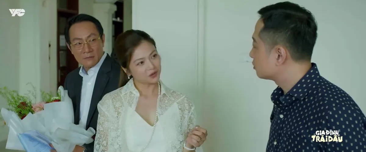 Gia đình trái dấu - Tập 2: Thấy vết son lạ trên áo, vợ âm thầm điều tra - Ảnh 5.