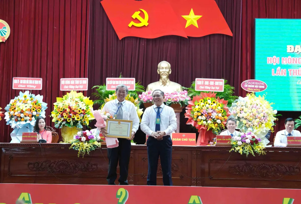 Vinh danh người đưa hạt gạo Việt vươn tầm thế giới- Ảnh 1. Vinh danh người đưa hạt gạo Việt vươn tầm thế giới- Ảnh 1.