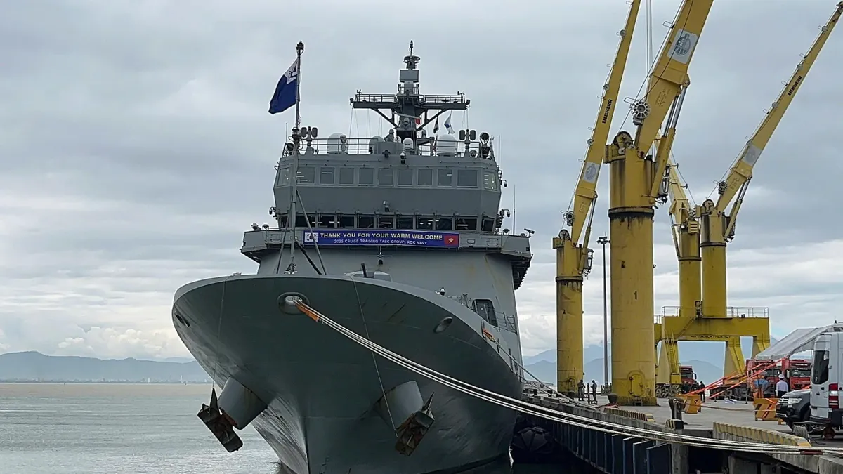 Tàu huấn luyện ROKS Hansando của Hải quân Hàn Quốc thăm hữu nghị Đà Nẵng - Ảnh 4.