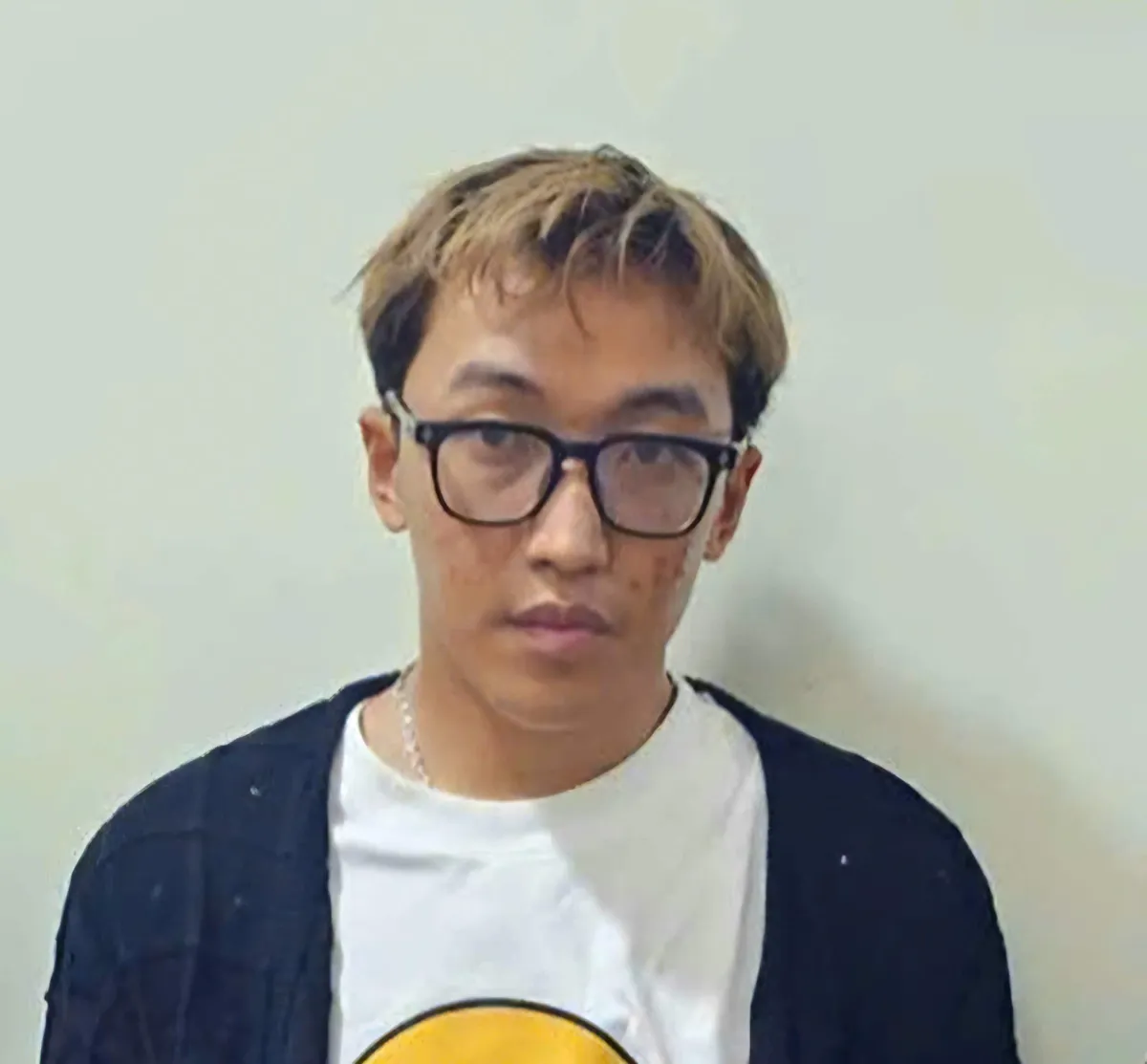 Hàng loạt nhân viên showroom ô tô sập bẫy lừa của 1 sinh viên bỏ học  - Ảnh 1.