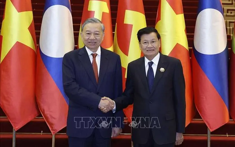 Tổng Bí thư Tô Lâm và Tổng Bí thư, Chủ tịch nước Lào Thongloun Sisoulith đồng chủ trì Cuộc gặp cấp cao giữa Đảng Cộng sản Việt Nam và Đảng Nhân dân Cách mạng Lào - Ảnh: TTXVN