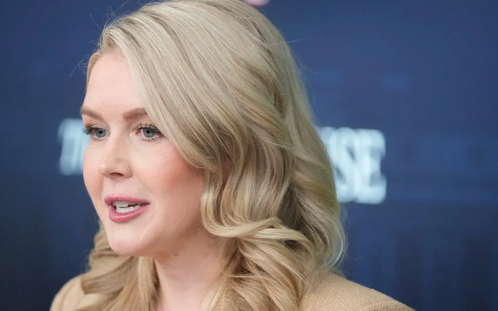 Thư ký báo chí Nhà Trắng Karoline Leavitt trong cuộc họp báo tại Nhà Trắng, ngày 1/12/2025 (Ảnh: AP)