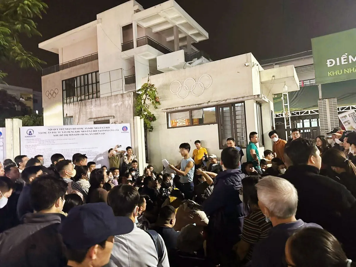 Những khoảng tối trong cuộc chạy đua tìm suất an cư  - Ảnh 2.