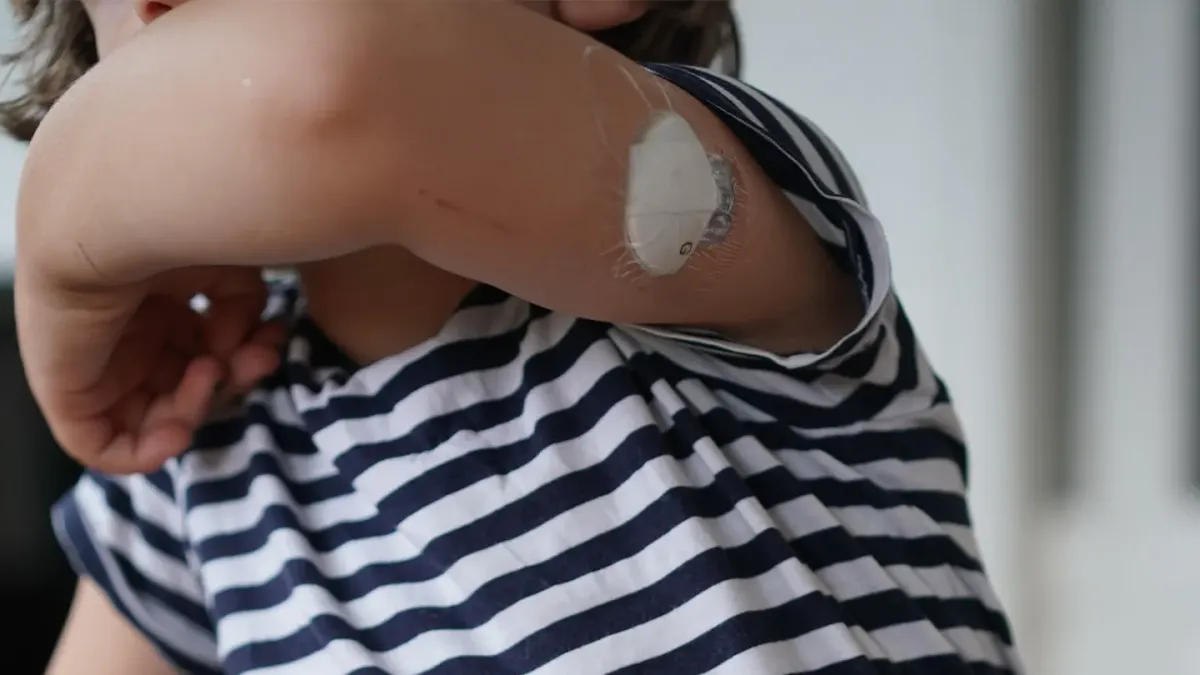 FDA cảnh báo khẩn cấp sau 7 ca tử vong nghi liên quan đến thiết bị đo đường huyết lỗi của Abbott - Ảnh 1.