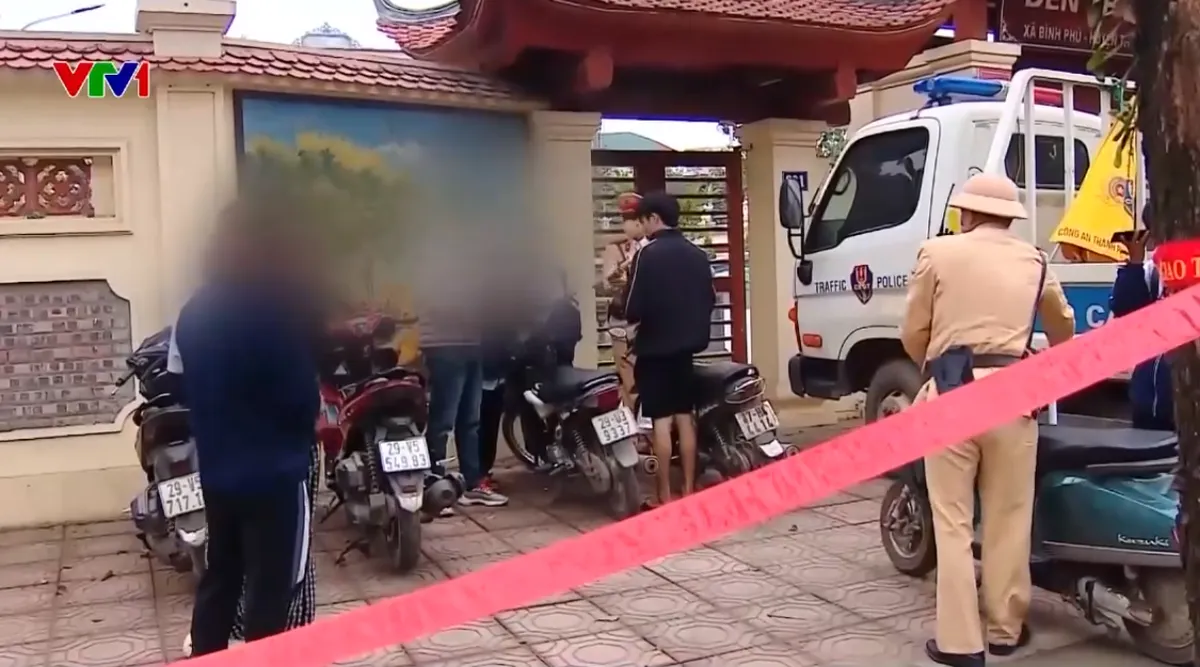 CSGT Hà Nội xử lý hàng trăm trường hợp học sinh chưa đủ tuổi đi xe máy - Ảnh 1.