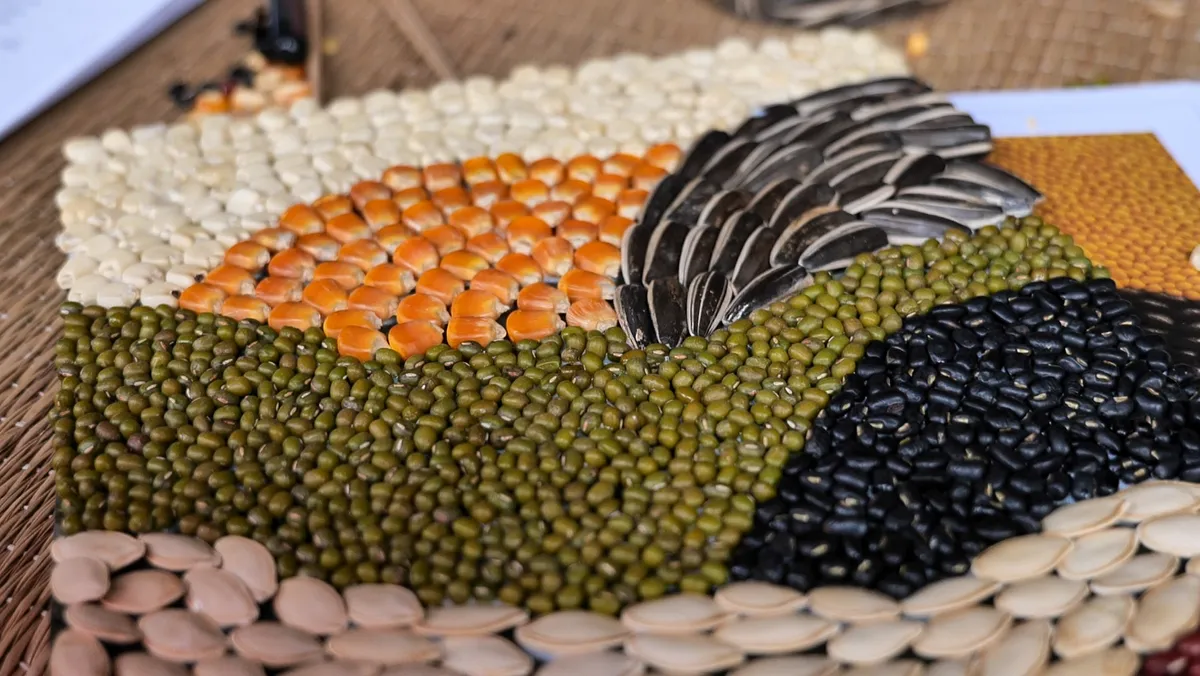 Nghệ thuật từ hạt ngô: Khi nông sản Lân Nóng "kể" chuyện du lịch xanh - Ảnh 8.