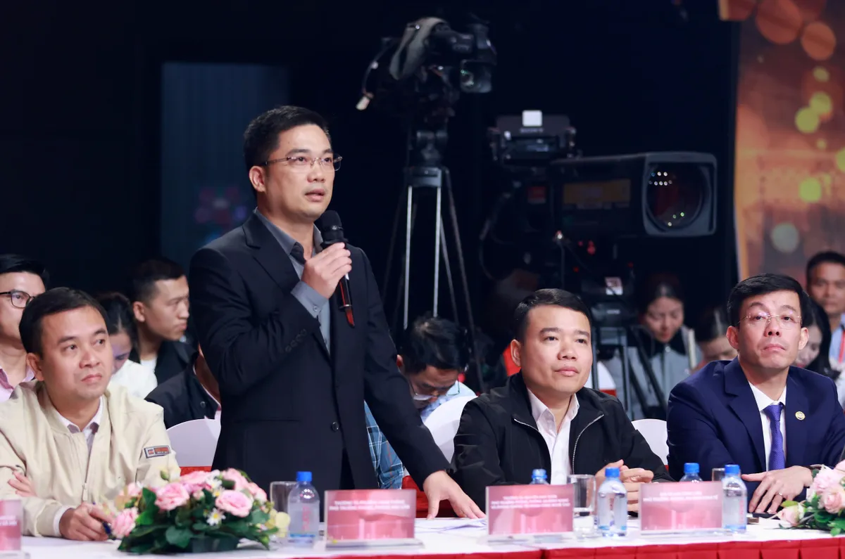 Vì sao nhiều người gặp khó khi xin xác nhận thu nhập mua NOXH - Ảnh 1.