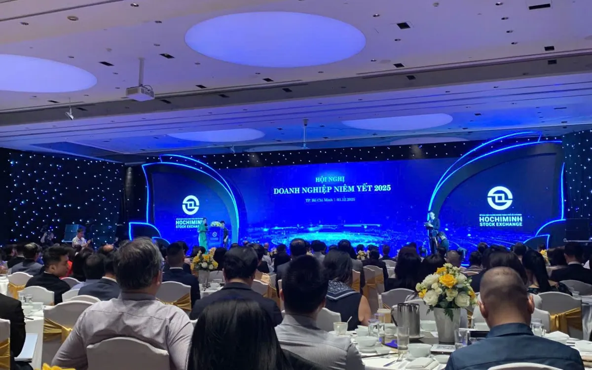 Hơn 300 công ty niêm yết, công ty chứng khoán, công ty quản lý quỹ và các định chế tài chính khác trên thị trường tham gia hộ nghị. 
