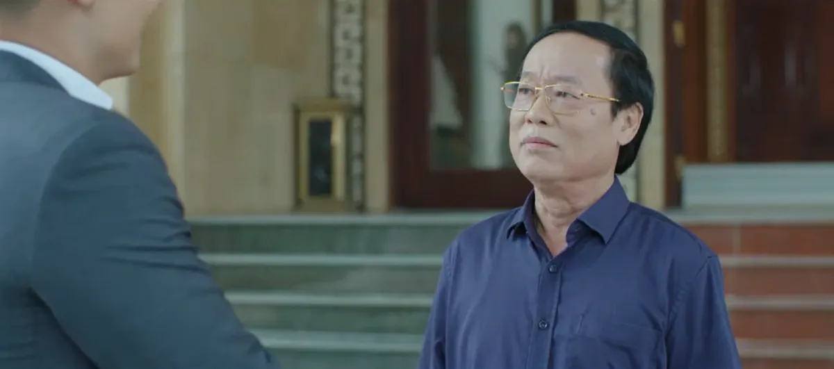 Lằn ranh - Tập 24: Khắc gặp nguy cơ xuống làm nhân viên quèn, chỉ còn lại người tình ở bên- Ảnh 8.