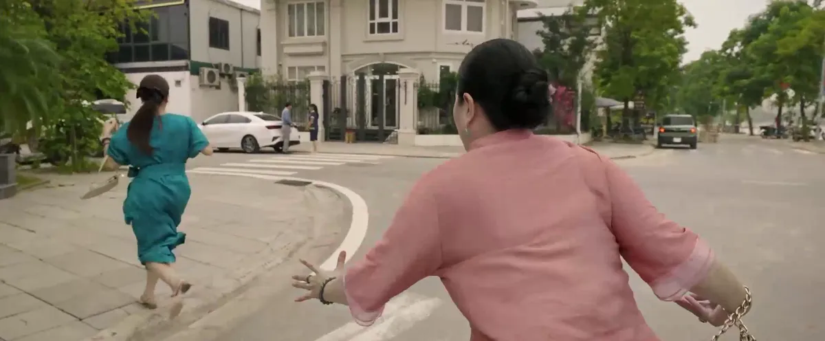 Gia đình trái dấu - Tập 2: Đi đánh ghen, vợ nhận tin sốc tới ngất xỉu- Ảnh 4.