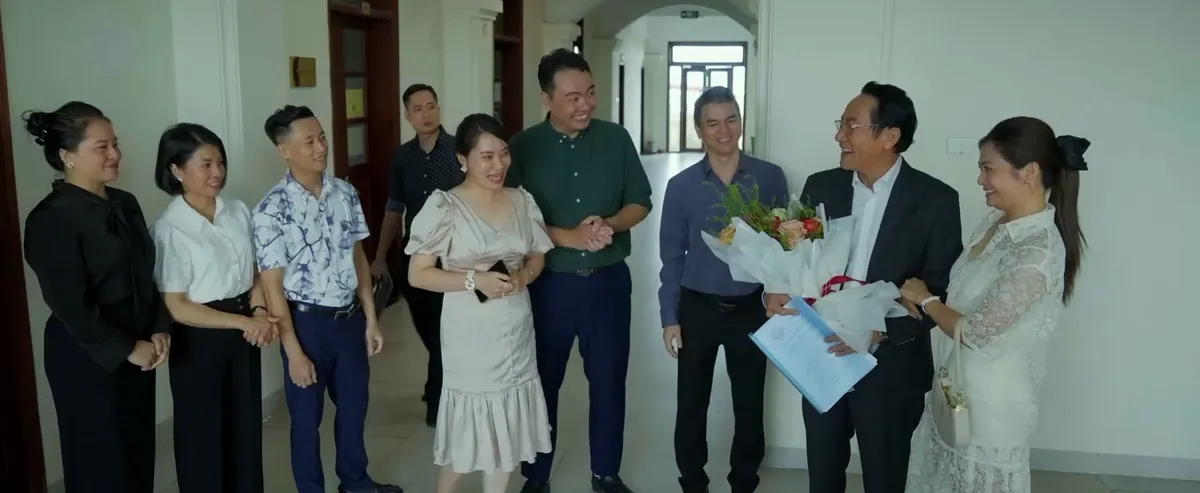 Gia đình trái dấu - Tập 2: Đi đánh ghen, vợ nhận tin sốc tới ngất xỉu- Ảnh 8.