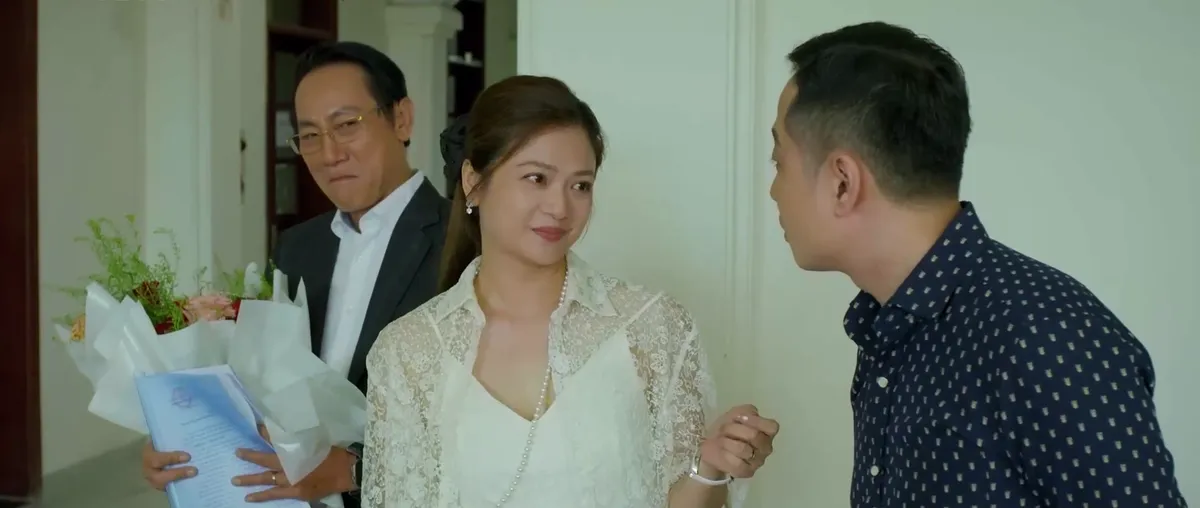 Gia đình trái dấu - Tập 2: Đi đánh ghen, vợ nhận tin sốc tới ngất xỉu- Ảnh 9.