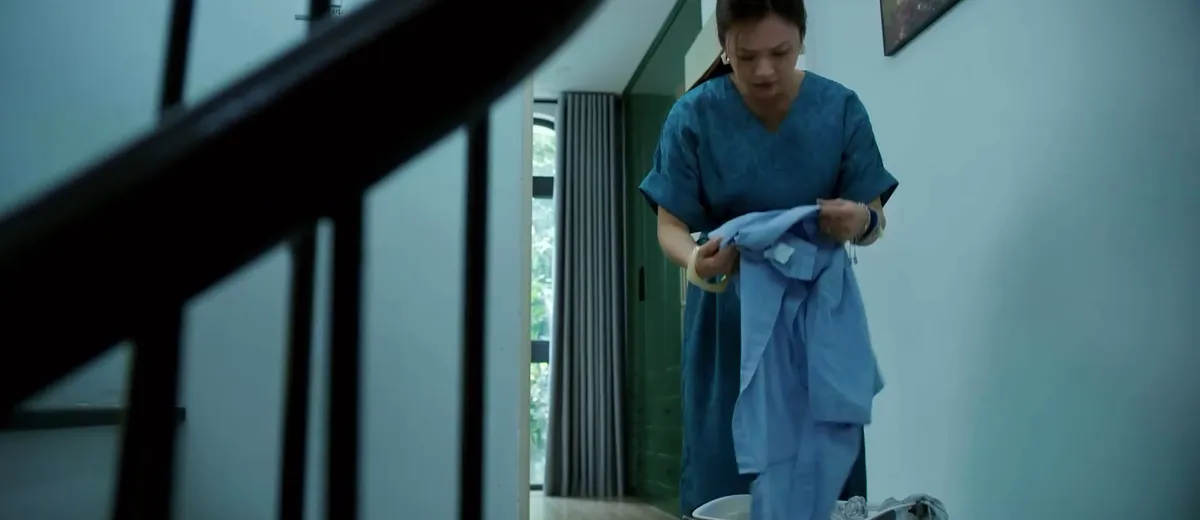 Gia đình trái dấu - Tập 2: Đi đánh ghen, vợ nhận tin sốc tới ngất xỉu- Ảnh 1.