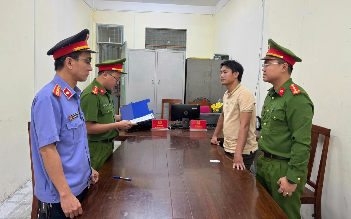 Công an Đà Nẵng bắt tạm giam Văn Đức Quý do tái phạm khai thác khoáng sản trái phép.