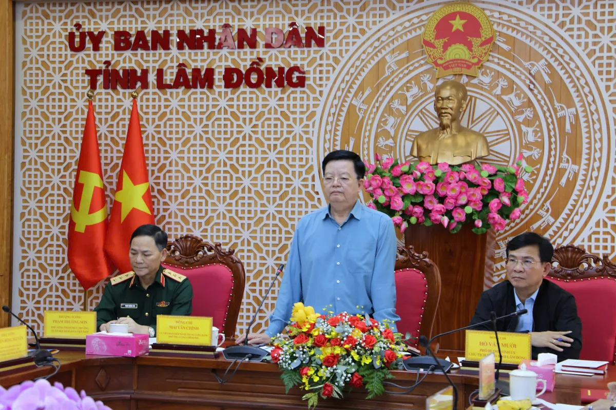 Phó Thủ tướng Mai Văn Chính: Khôi phục sản xuất, thần tốc xây dựng nhà ở cho người dân bị thiên tai. - Ảnh 2.