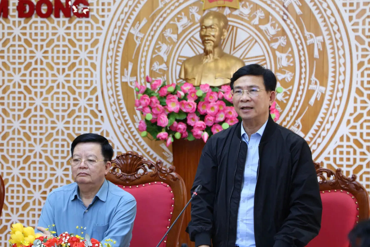 Phó Thủ tướng Mai Văn Chính: Khôi phục sản xuất, thần tốc xây dựng nhà ở cho người dân bị thiên tai. - Ảnh 3.