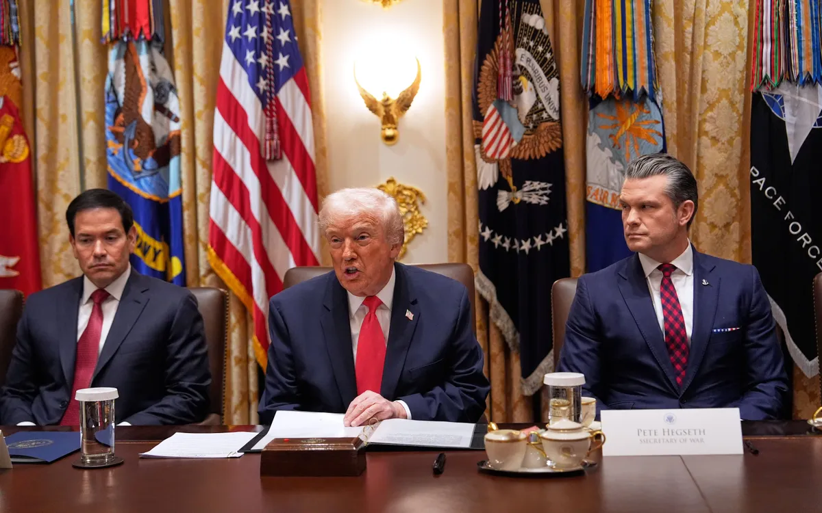 Tổng thống Trump phát biểu trong cuộc họp Nội các tại Nhà Trắng, ngày 2/12/2025 (Ảnh: AP)