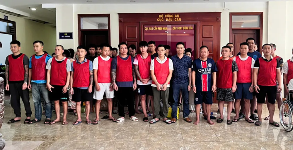 Triệt phá đường dây cho vay lãi tới 670% dưới dạng băng nhóm “xã hội đen” - Ảnh 2.