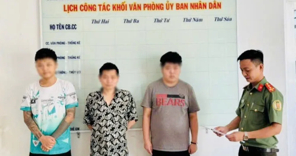 Trao trả 3 công dân nước ngoài nhập cảnh trái phép vào Việt Nam - Ảnh 1.