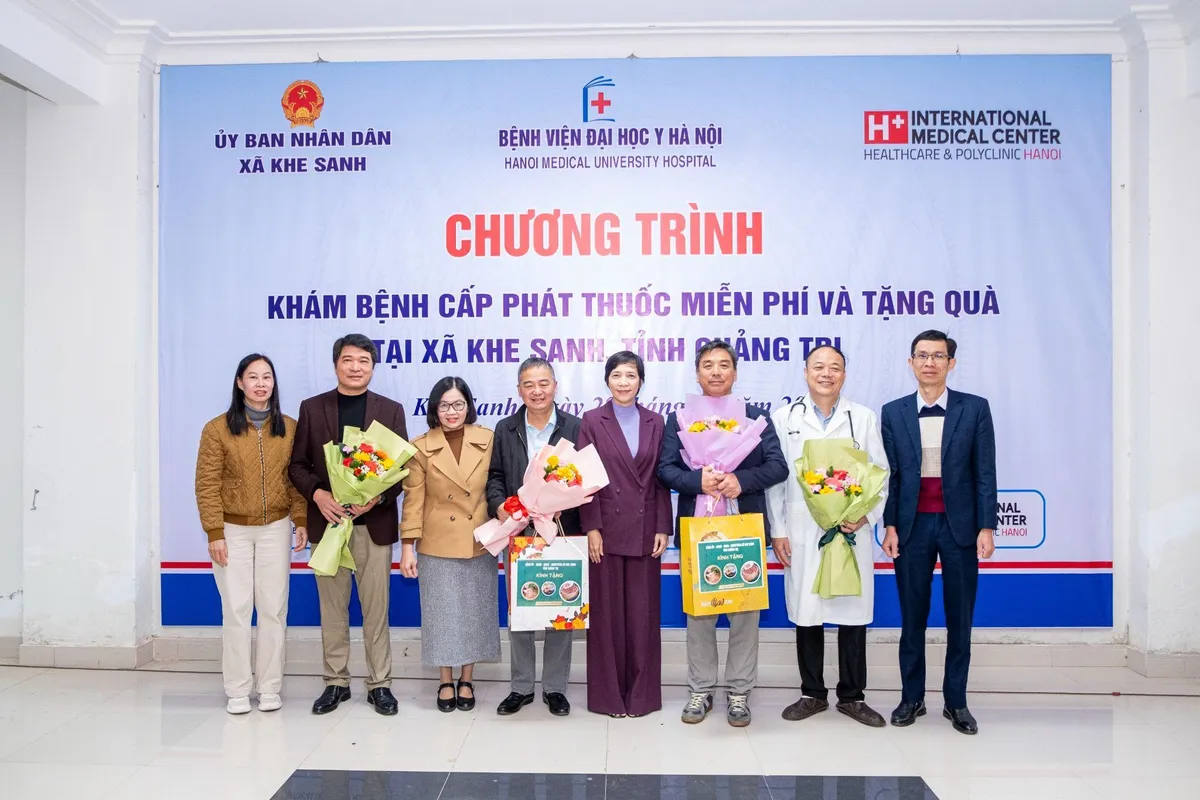 H.PLUS tặng hơn 1.000 phần thuốc cho Trung tâm Y tế xã Khe Sanh, Quảng Trị - Ảnh 1.